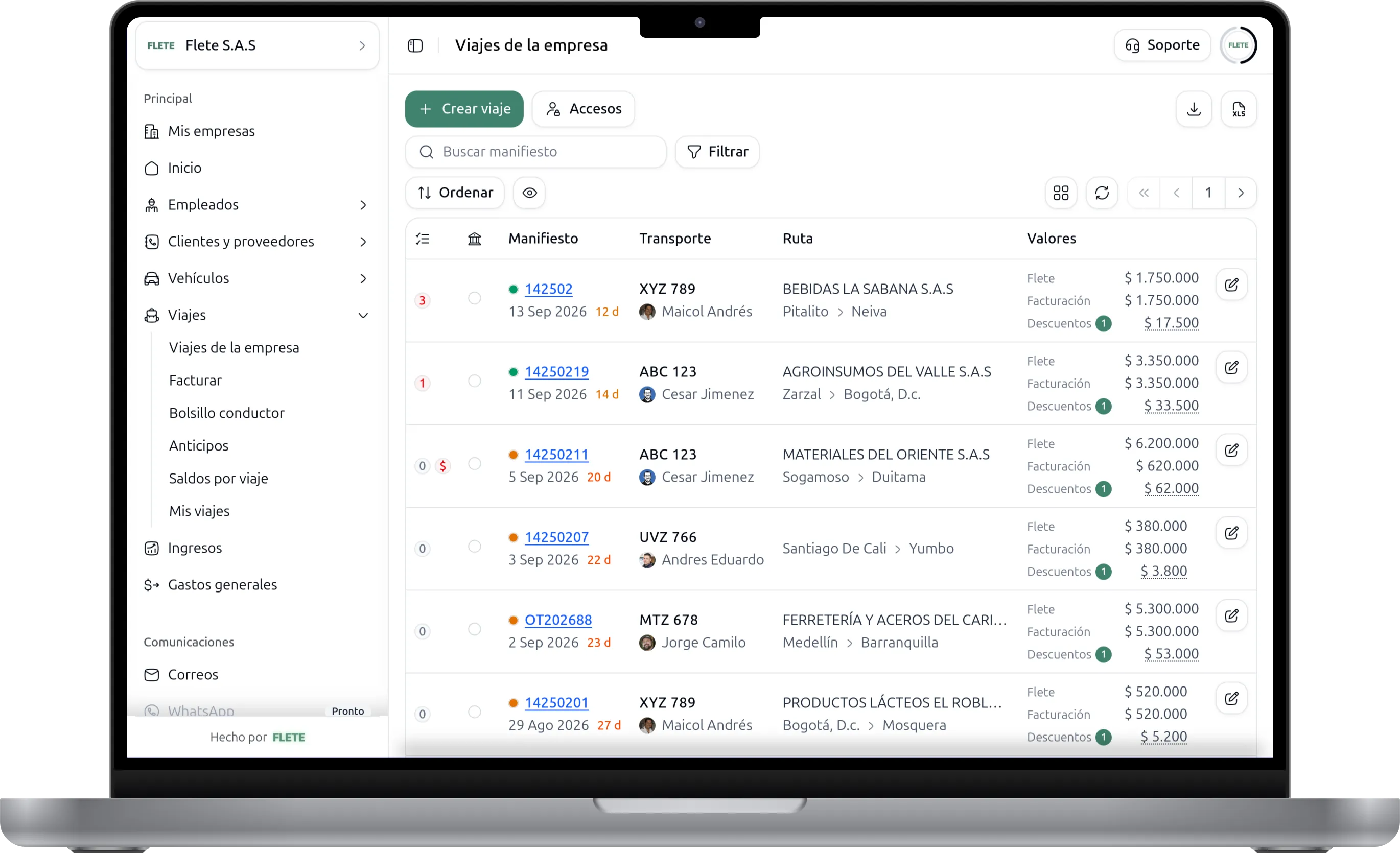 Flete abierto en un computador portátil, con la lista de viajes de la empresa: manifiesto, fecha, placa, conductor, cliente, ruta y valores del flete